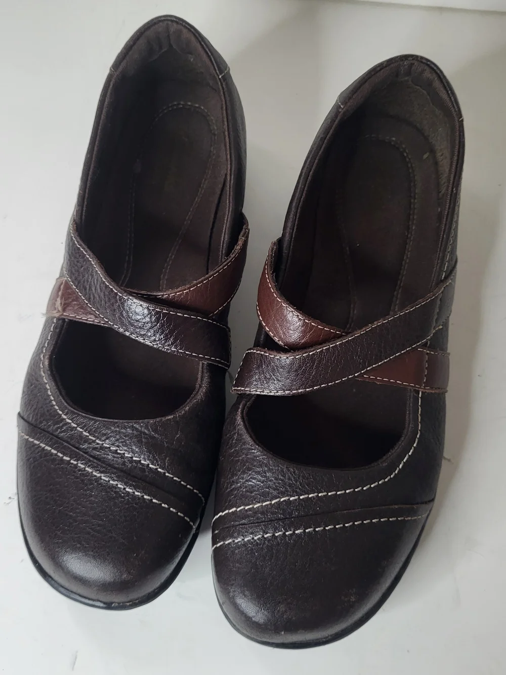 Clarks Women's Brown Leather Mary Jane Flats with Contrast Strap